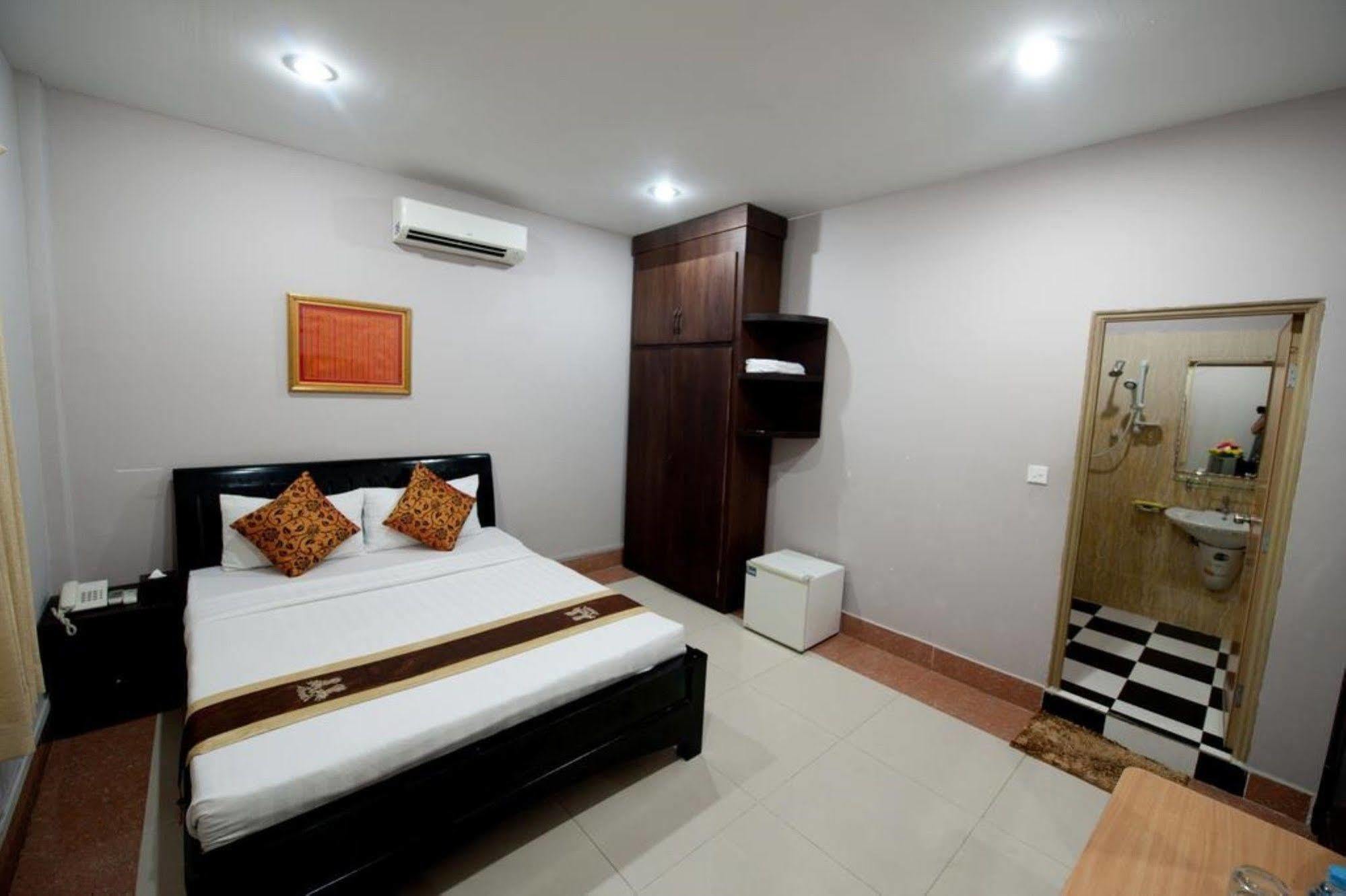 פנום פן Wei Si Deng Hotel & Restaurant מראה חיצוני תמונה